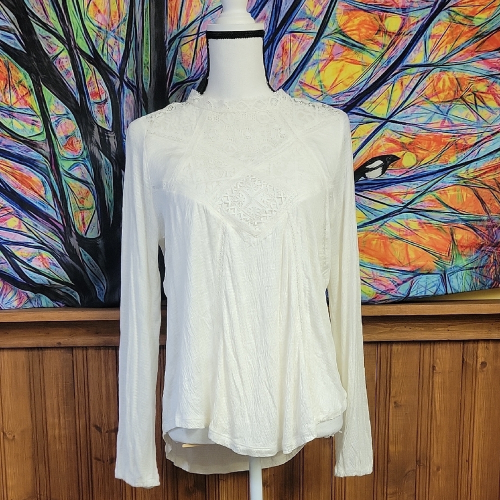 Elegant White Lace Women's Top